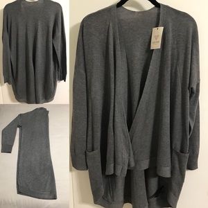 Grey sweater wrap with pockets